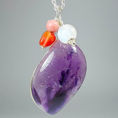 Colgante De Cuarzo Amatista, Piedra Luna Blanca Con Destello Azul Y Cornalina Naranja en Cabuchón Romboide de 33 mm