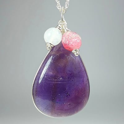 Colgante De Cuarzo Amatista, Turmalina Rosa Y Piedra Luna Blanca Con Destello Azul en Cabuchón Gota de 30 mm