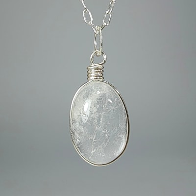 Colgante De Cuarzo Cristal en Cabuchón Oval de 14 mm1
