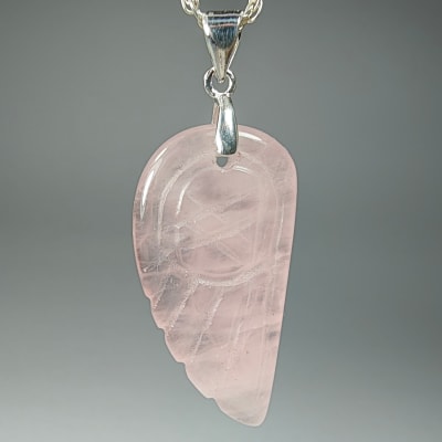 Colgante De Cuarzo Rosa en Ala de 28 mm1