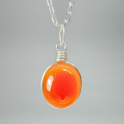 Colgante De Ágata Cornalina en Cabuchón Oval de 13 mm