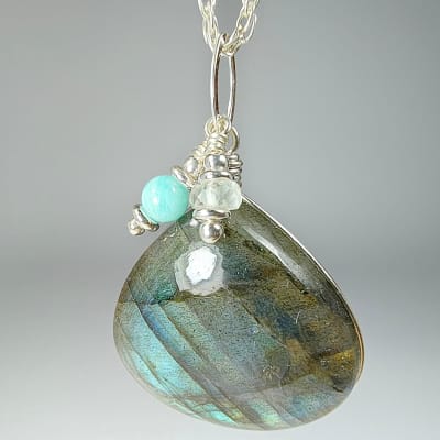 Colgante De Labradorita Verde, Amazonita Calipso Y Aguamarina en Cabuchón Gota desde 22 mm1