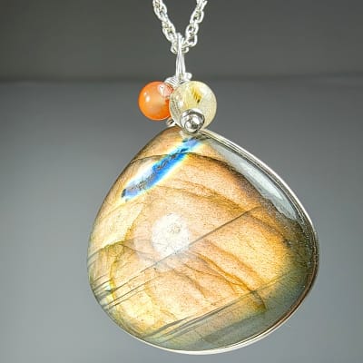 Colgante De Labradorita Verde, Cuarzo Rutilo Y Ágata Cornalina en Cabuchón Gota de 30 mm1