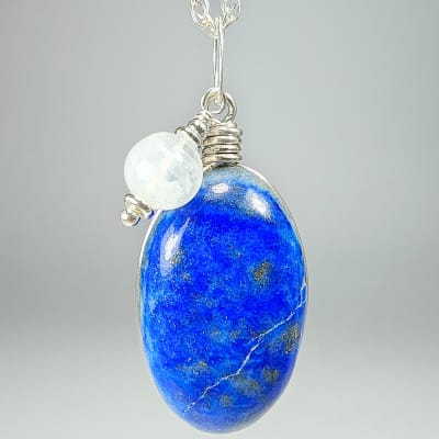 Colgante De Lapislázuli Y Piedra Luna Blanca Con Destello Azul en Cabuchón Oval de 27 mm1