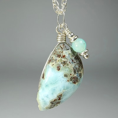 Colgante De Larimar Y Amazonita Calipso en Cabuchón Gota Triangular de 21 mm1