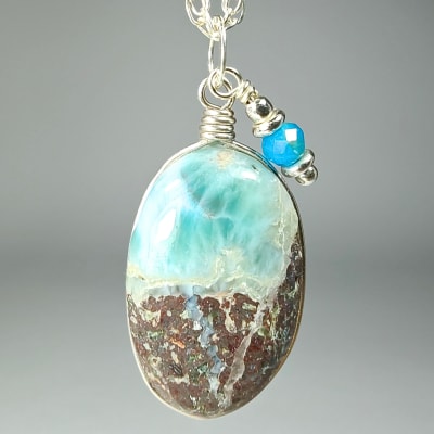 Colgante De Larimar Y Apatita Azul en Cabuchón Oval de 28 mm1