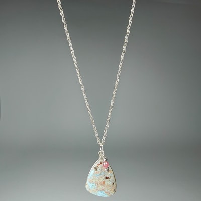 Colgante De Larimar Y Turmalina Rosa en Cabuchón Gota Triangular de 28 mm
