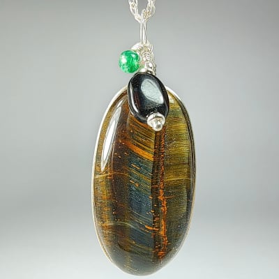 Colgante De Ojo De Halcón, Ónix Negro Y Aventurina Verde en Cabuchón Oval de 38 mm1