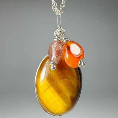 Colgante De Ojo De Tigre, Ágata Cornalina Y Cuarzo Fresa en Cabuchón Oval de 25 mm