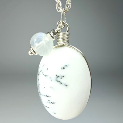 Colgante De Ópalo Blanco Y Piedra Luna Blanca Con Destello Azul en Cabuchón Oval de 28 mm