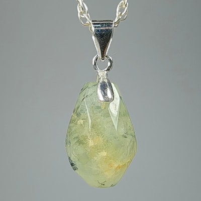 Colgante De Prehenita Con Epidota en Briolette