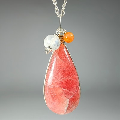 Colgante De Rodocrosita Rosa, Piedra Luna Blanca Con Destello Azul Y Ágata Cornalina en Cabuchón Gota de 30 mm