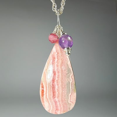 Colgante De Rodocrosita Rosa, Turmalina Rosa Y Cuarzo Amatista en Cabuchón Gota de 27 mm1