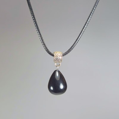 Colgante Gota De Obsidiana Negra Y Fantasía Plateada de 20 mm