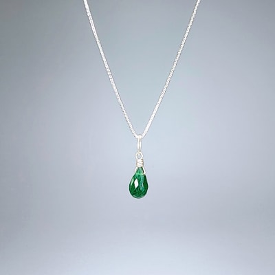 Colgante Mini De Aventurina Verde Oscuro en Briolette de 8 mm1