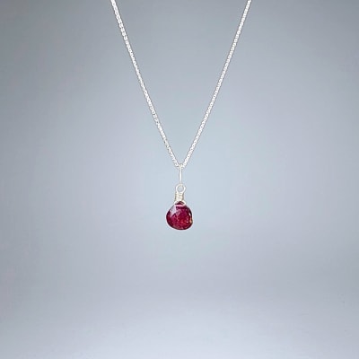 Colgante Mini De Granate Rodolita en Gota Facetada de 7 mm1