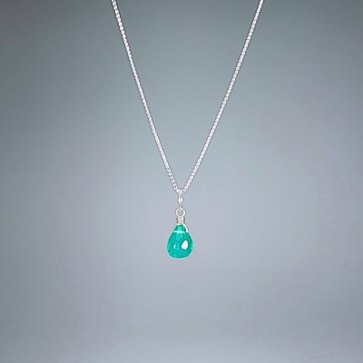 Colgante Mini De Ónix Verde en Briolette de 8 mm