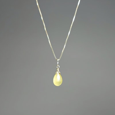 Colgante Mini De Zafiro Amarillo en Gota Facetada de 10 mm1