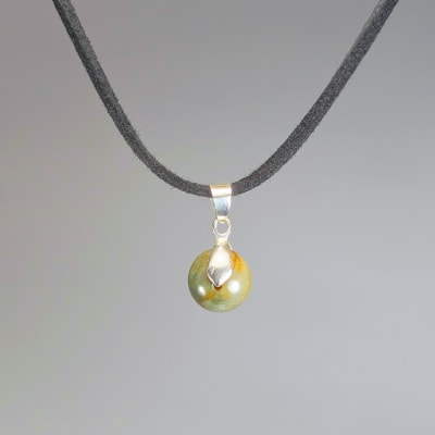 Colgante Perla De Ágata Musgo Y Fantasía Plateada de 12 mm