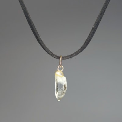 Colgante Punta De Cuarzo Cristal Y Fantasía Plateada de 10 mm1