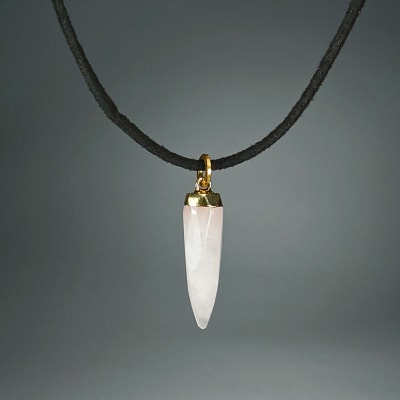 Colgante Punta Facetada De Cuarzo Rosa Claro Y Fantasía Dorada de 20 mm