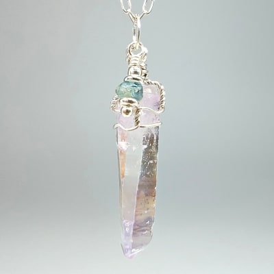 Colgante Rejilla De Cuarzo Amatista De Veracruz Y Aguamarina en Punta desde 25 mm