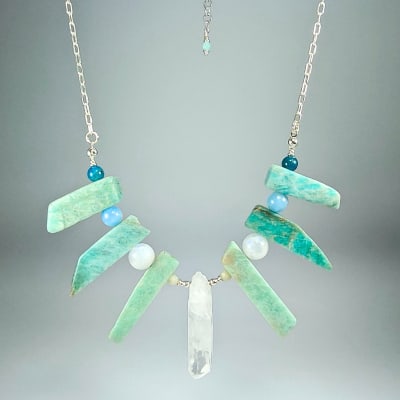 Collar Cuerpo De Cuarzo Cristal, Amazonita Calipso Y Aguamarina de 46 cm