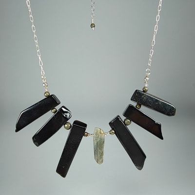 Collar Cuerpo De Labradorita Gris, Obsidiana Negra Y Pirita de 45 cm