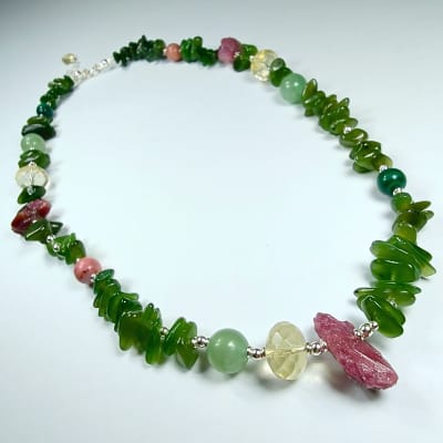 Collar De Nefrita, Cuarzo Limón Y Turmalina Rosa de 60 cm