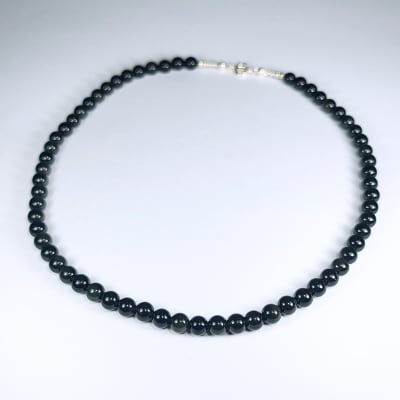 Collar De Obsidiana Con Destellos Plateados de 44 cm1