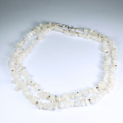 Collar De Piedra Luna Blanca Con Destello Azul de 76 cm1
