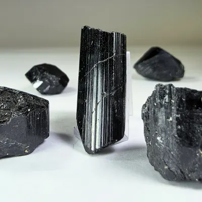 Cristal Geométrico De Turmalina Negra de 2.5 cm1