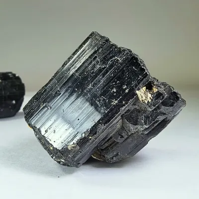 Cristal Geométrico De Turmalina Negra de 4 cm