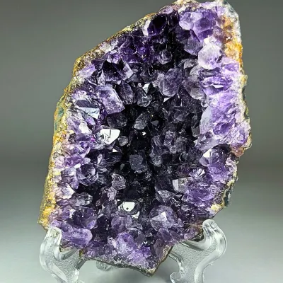 Drusa De Cuarzo Amatista Ultravioleta de 9 X 5 cm