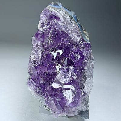 Drusa De Cuarzo Amatista Violeta Y Calcedonia Azul de 8.2 X 3.5 cm1