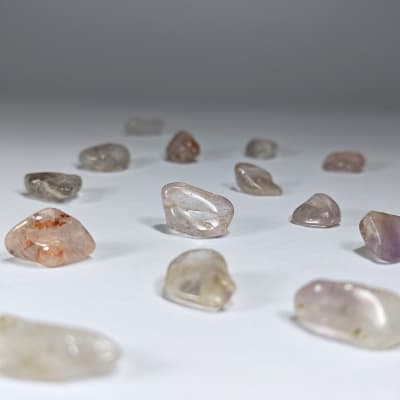 Gema De Cuarzo Amatista Gris de 1 cm1