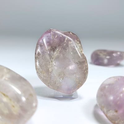 Gema De Cuarzo Amatista Gris de 4 cm