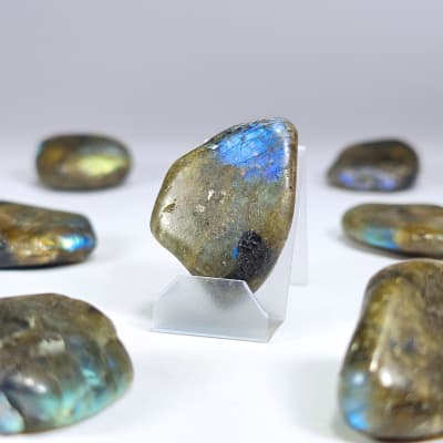 Gema De Labradorita Verde de 3.5 cm