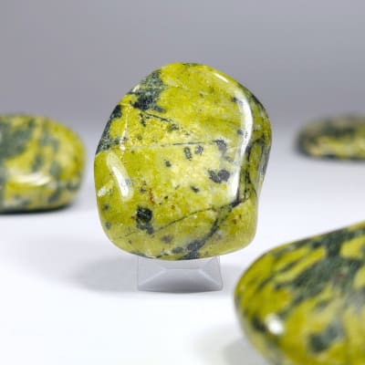 Gema De Serpentina Verde de 4 cm1