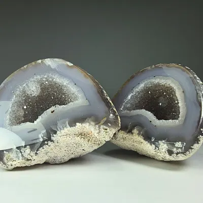 Geoda De Calcedonia Gris de 6.5 cm