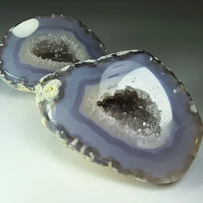 Geoda De Calcedonia Gris de 8 cm