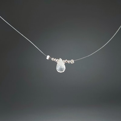 Hilo Invisible De Piedra Luna Blanca Con Destello Azul