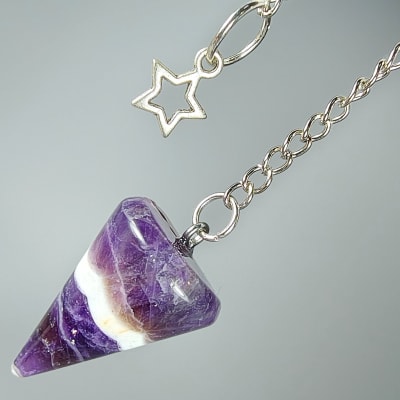 Péndulo Cono Liso De Cuarzo Amatista Chevron de 30 mm