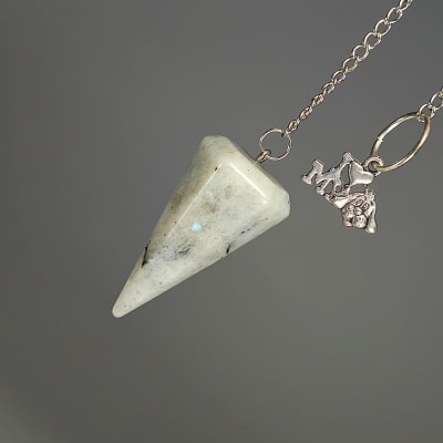 Péndulo Piedra Luna Blanca Con Destello Azul de 40 mm