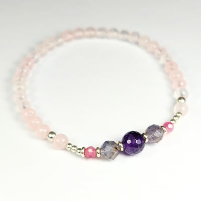 Pulsera De Cuarzo Rosa Claro, Cuarzo Amatista Y Iolita en Perlas de 4 mm
