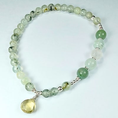 Pulsera De Prehenita Con Epidota, Cuarzo Limón Y Aventurina Verde en Perlas de 4 mm