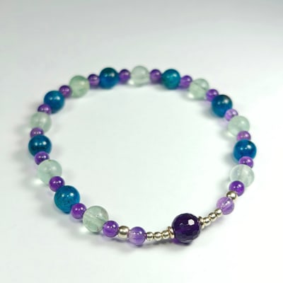 Pulsera Intercalada De Apatita Azul, Cuarzo Amatista Y Fluorita Verde en Perlas desde 4 mm