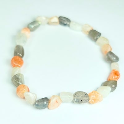 Pulsera Intercalada De Piedra Sol, Piedra Luna Blanca Con Destello Azul Y Labradorita Gris en Porotos de 5 mm1