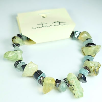 Pulsera Intercalada De Prehenita Con Epidota, Hematite Y Ónix Cielo Irregular de 6 mm