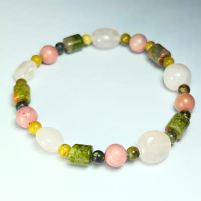 Pulsera Intercalada De Unakita, Cuarzo Rosa Y Serpentina Amarilla en Perlas desde 4 mm